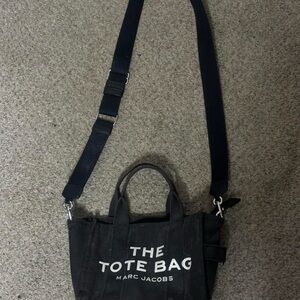 Marc Jacobs Black Messenger Bag with Classic Design